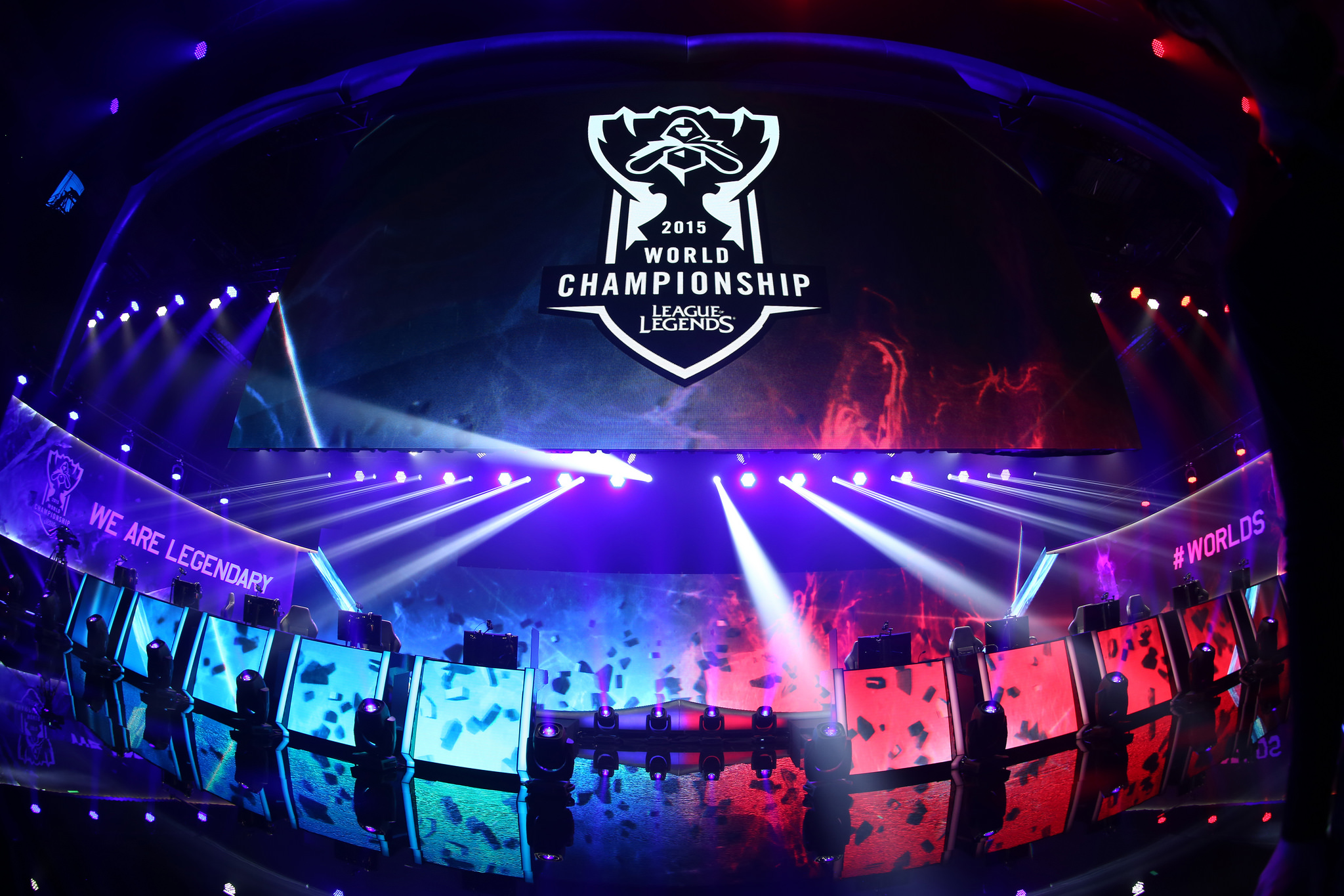 RNG官博分享赛后返图：来点候场花絮图看看