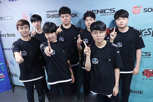 NaVi三人领衔，BLAST全球总决赛最佳阵容公布