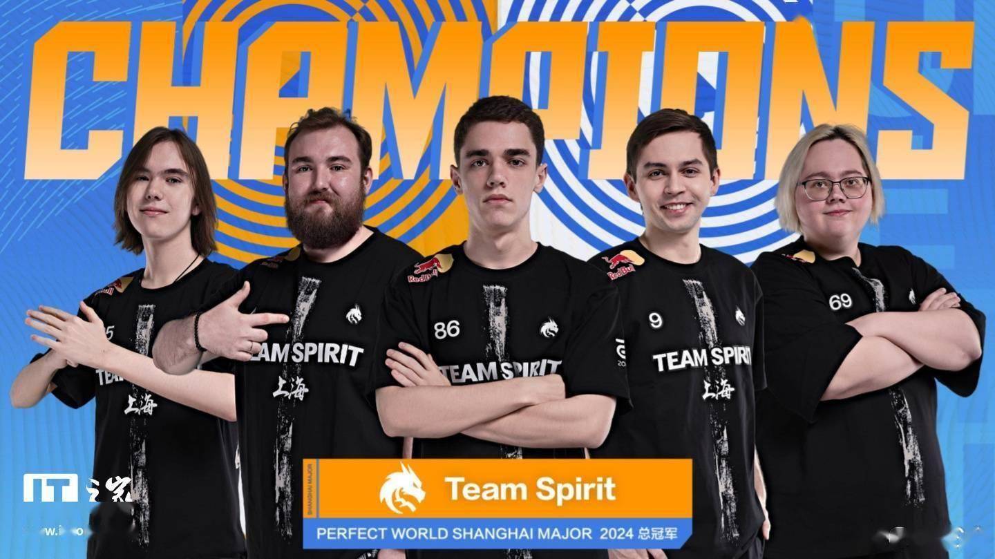 LCK美女主持咸艺珍晒T1粉丝见面会返图：黑丝配格裙~